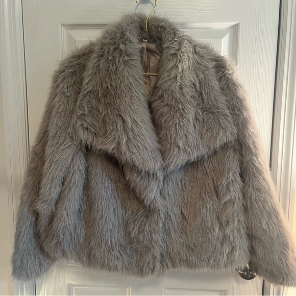 NWOT Trafza Faux Fur Coat - Picture 4 of 8
